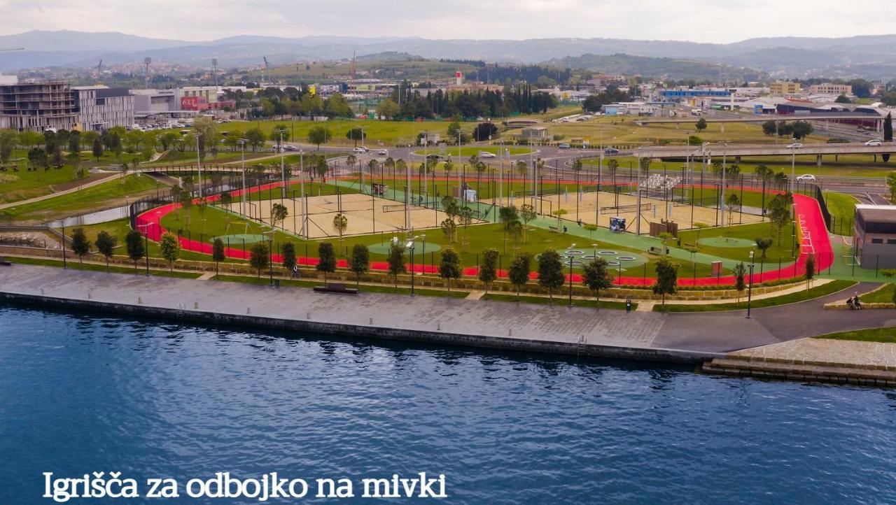 Apartma Zusterna Za Bazenom Копер Экстерьер фото